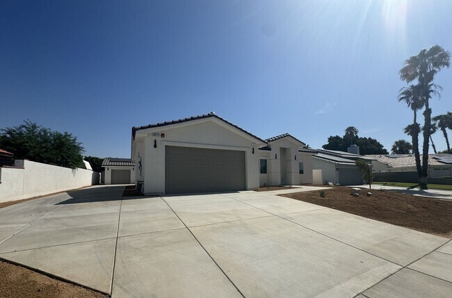 Building Photo - COMING SOON!! 2 Bedroom 1 Bath Home in Cathedral City!!