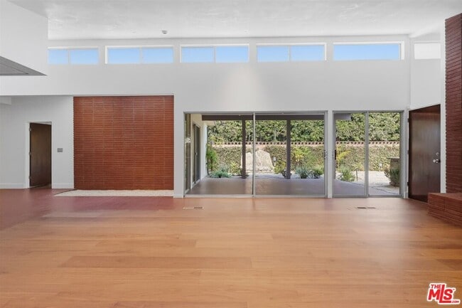 Photo - 444 S Windsor Blvd