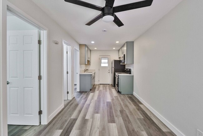 Photo - New renovated 2 Bedroom 1 Bathroom in Nort... Unit 4167 #1