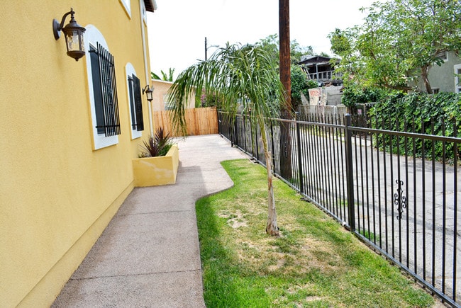 Photo - 1434 Ricardo St