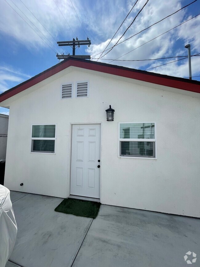Building Photo - 11221 Southwest Blvd Rental