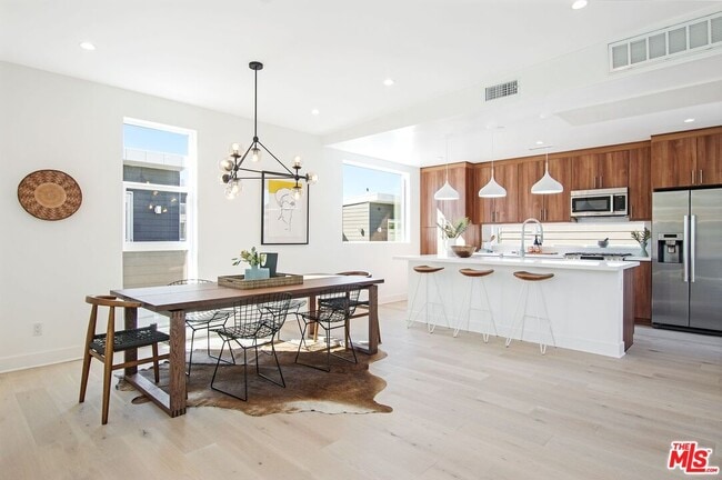 Photo - 853 Hyperion Ave