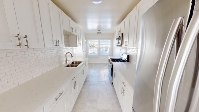 Photo - 1205 W Victory Blvd