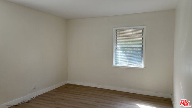 Photo - 11225 Emelita St Unit 11225