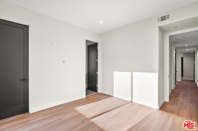 Photo - 1733 S Barrington Ave Unit 1