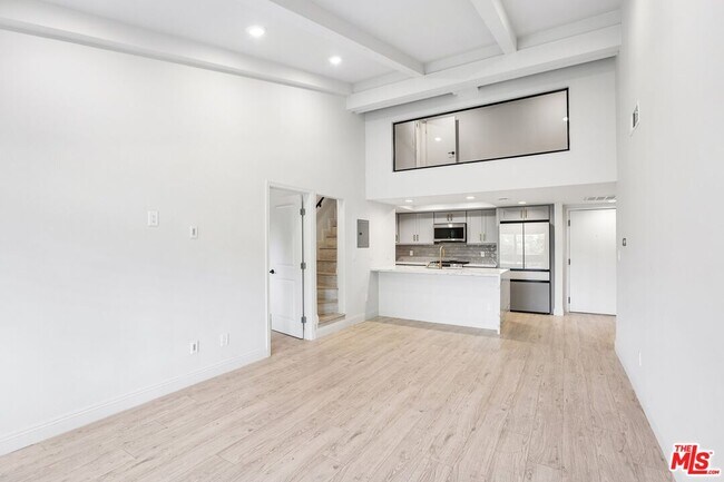Photo - 2700 Cahuenga Blvd E Unit E 4313