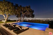 Photo - 13331 Mulholland Dr House