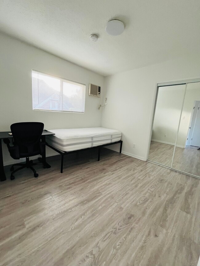 Photo - 1357 W 23rd St Unit #2