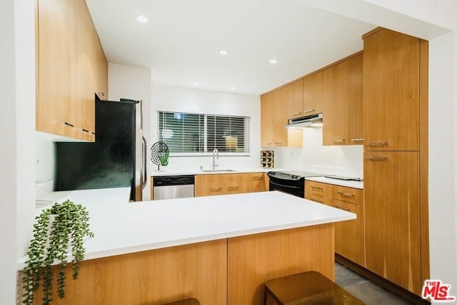 Photo - 645 Westmount Dr Unit 211