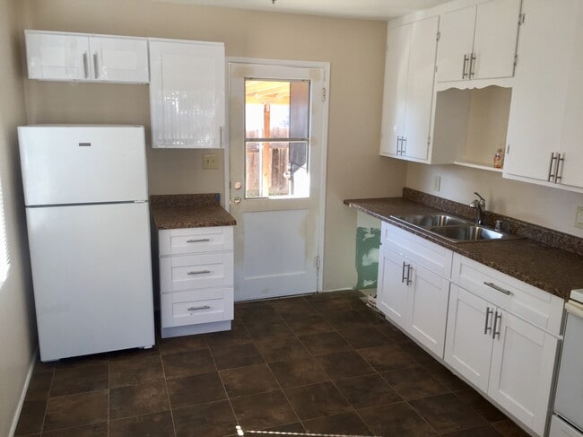 Photo - 1449 E 1st St