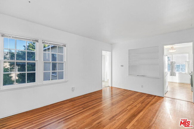 Building Photo - 1352 Ocean Park Blvd Unit D