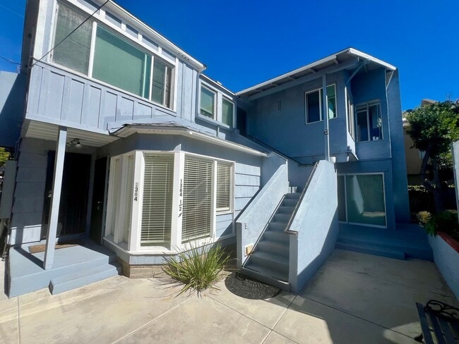 Building Photo - 1360-1364.5-13645 Pacific Beach Dr Unit 1364