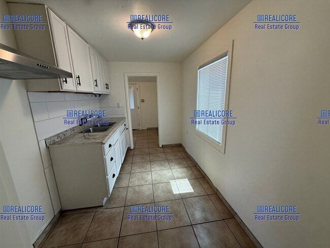 Photo - 7663 Elm St