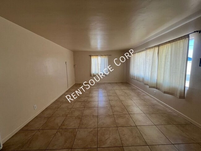 Photo - 1360 Nancy St