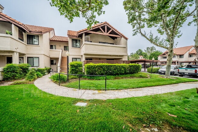 Building Photo - 8331 Vineyard Ave
