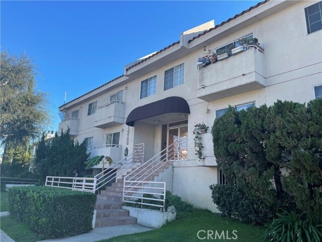 Building Photo - 14758 Magnolia Blvd Unit 203