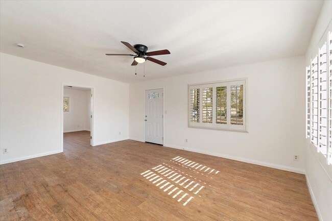 Photo - 4270 Woodward