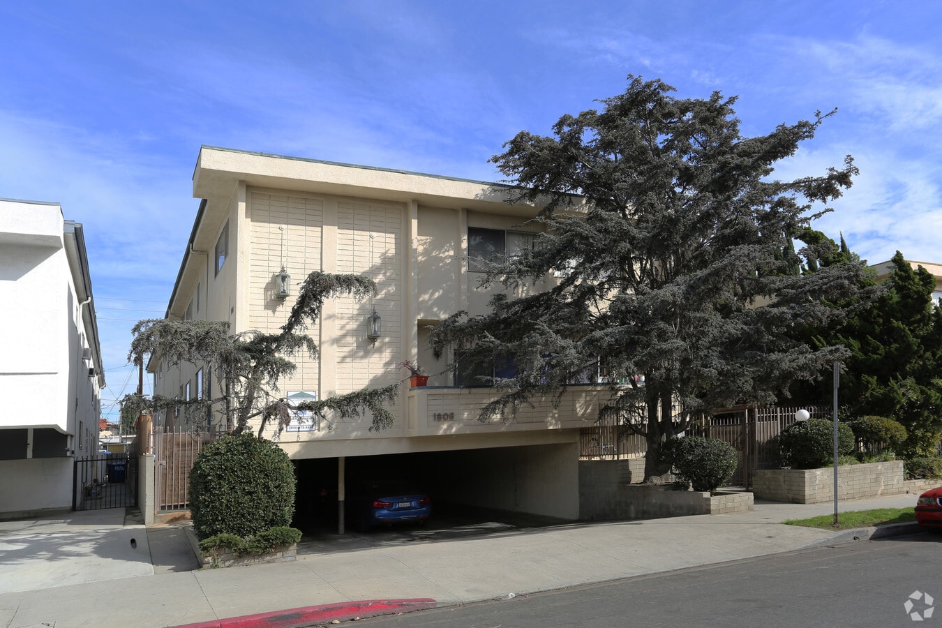 Photo - 1806 CORINTH AV