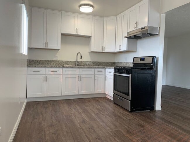 Building Photo - brookhurst15660 Unit C