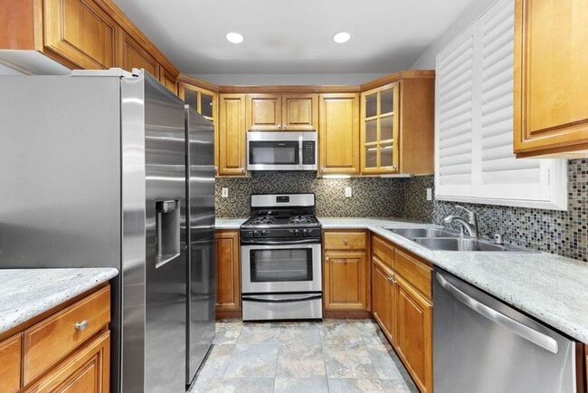 Photo - Modern 3 Bed, 2 Bath Condo for Lease – 1,320 Sq Ft – Prime Sherman Oaks Location Unit 102