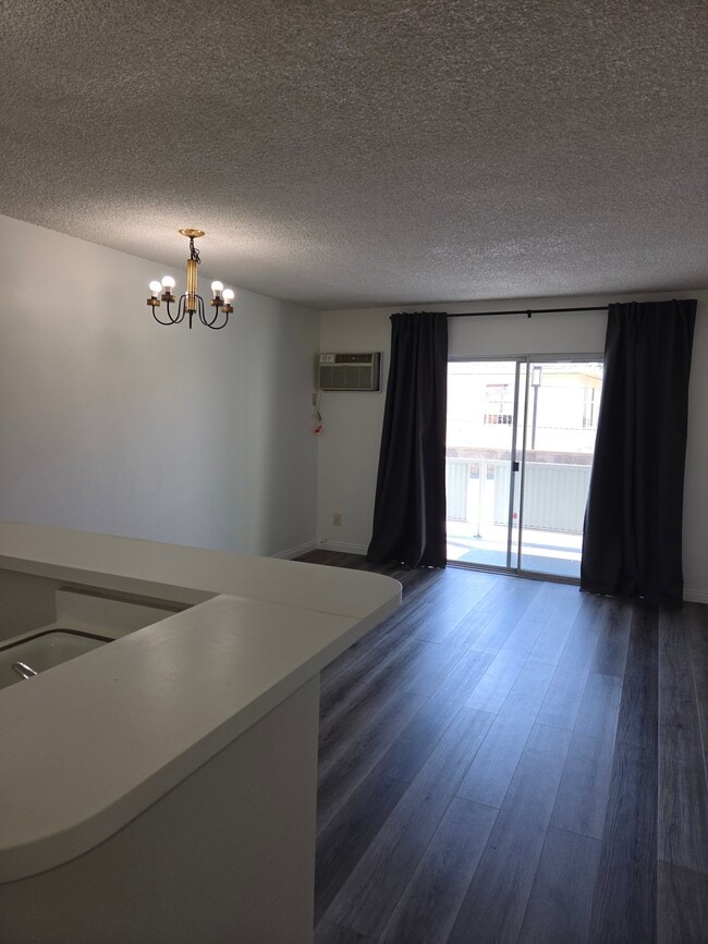Photo - 160 S El Molino Ave