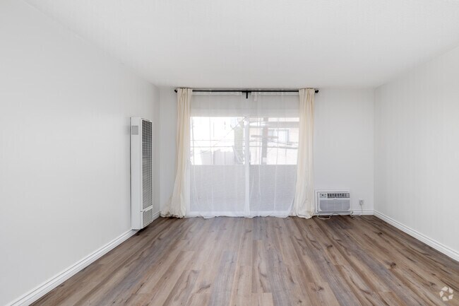Living Room - Bagley Regent Apartments