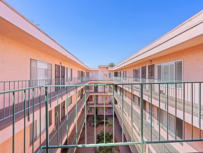 Photo - 335 Cedar Ave Unit 412