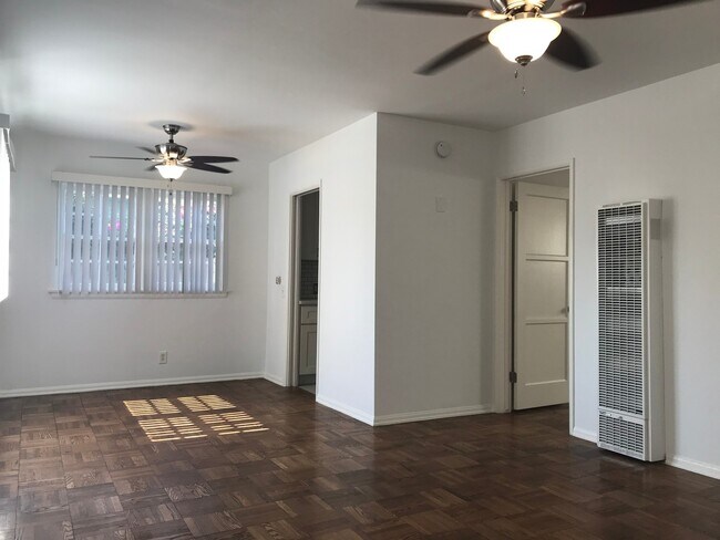 Photo - 2709-2711 Broadway Ave Unit 2709