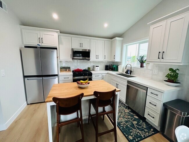 Building Photo - 4415 Catalpa St Rental