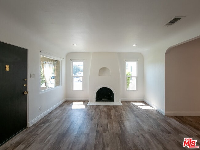 Photo - 723 W Doran St