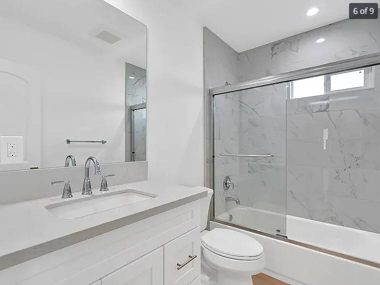 Photo - 2514 E Adams St