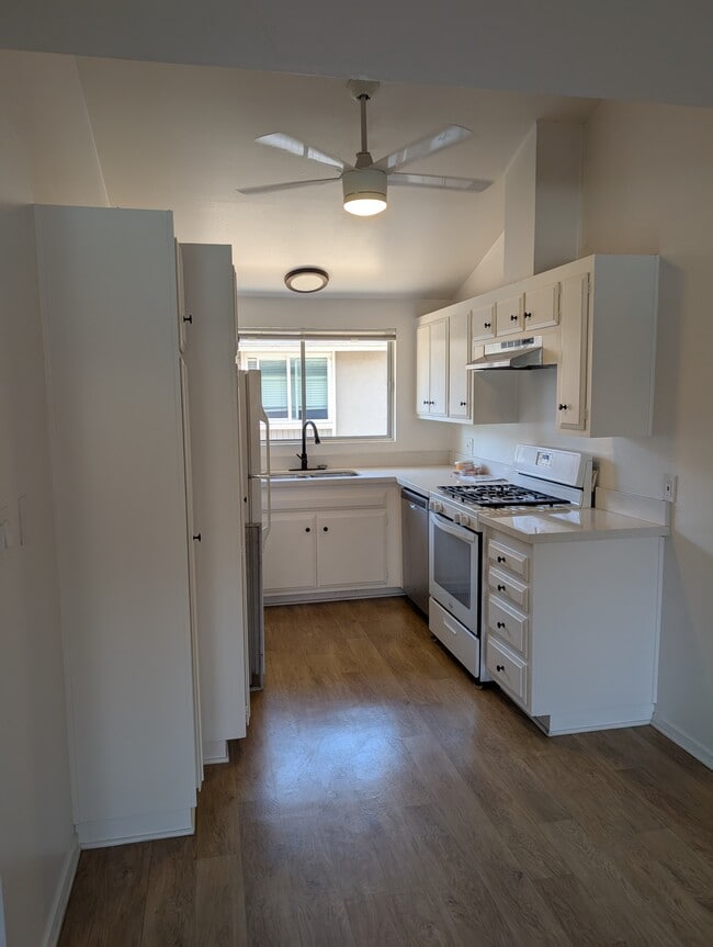 Building Photo - 4817 San Gordiano Ave Unit San Gordiano Ave Apt B