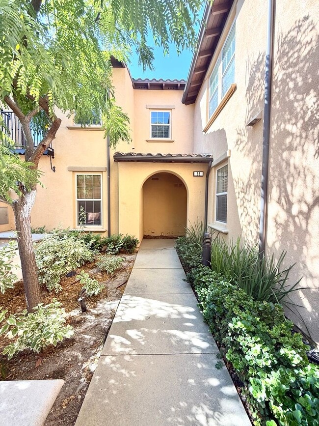 Building Photo - Spacious 3 bedroom Condo  in Portola Sprin...