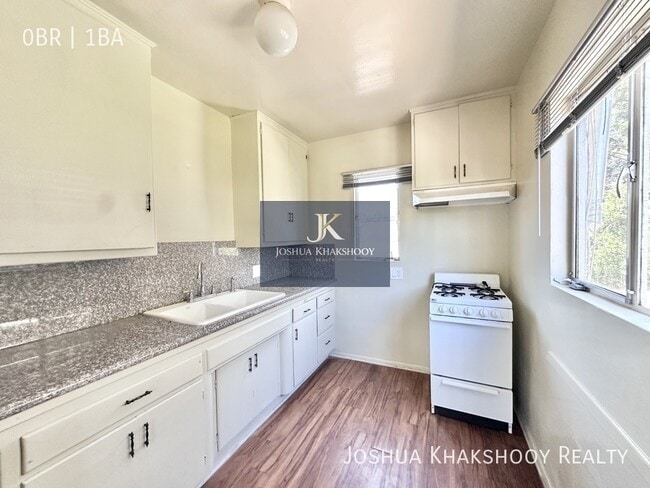 Photo - 14617 Gilmore St Unit 5
