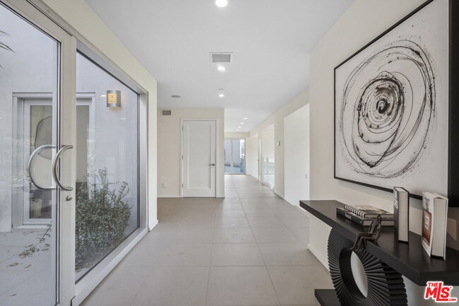 Photo - 9716 Oak Pass Rd