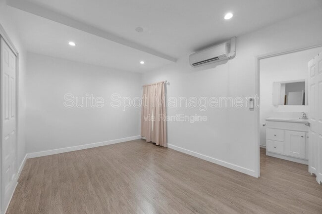 Photo - 570 N Cambridge St Unit 570