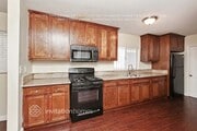 Photo - 1522 W 60th St House