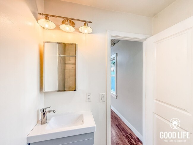 Photo - SD: Studio in City Heights with Granite Kitchen, Ceiling Fan & Private Setting Unit 4043