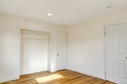 Photo - 950 E 48th St