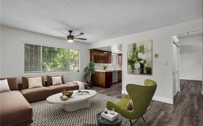 Photo - 665 W 21st St Unit 3