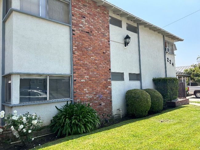 Building Photo - 224 W Palm Ave