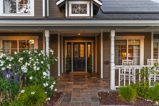 Photo - 836 Coiner Ct