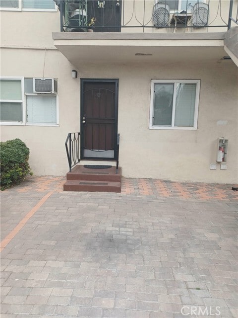 Building Photo - 465 W Windsor Rd Unit B