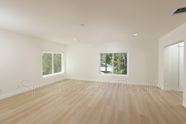 Photo - 1827 Hill Dr
