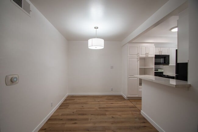 Photo - 14706 Dickens St Unit 06
