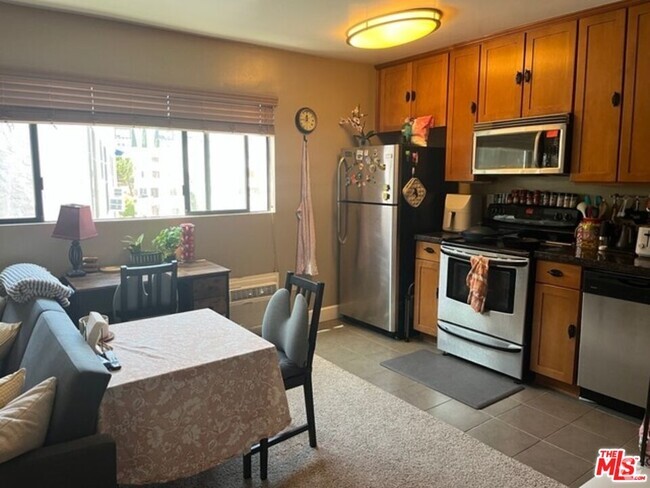 Building Photo - 10982 Roebling Ave Unit 560 Rental