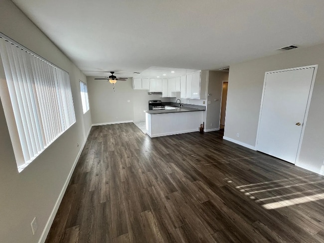 Photo - 623 E Cedar Ave