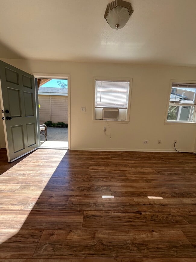 Livingroom - 335 N Alvarado St