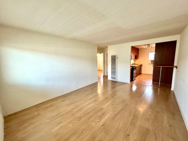 Building Photo - 2 Bed, 1 Bath with W/D in Normal Heights! Unit 8