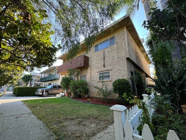 Photo - 10516 Eastborne Ave Unit 6B